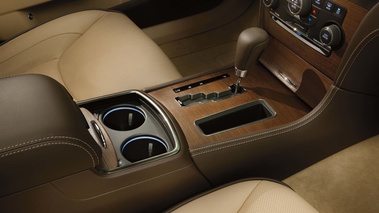 Chrysler 300C Luxury Series console centrale