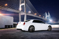 Chrysler 300C SRT-8 blanc 3/4 arrière droit