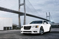 Chrysler 300C SRT-8 blanc 3/4 avant gauche