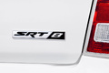 Chrysler 300C SRT-8 blanc logo coffre