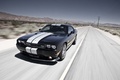 Dodge Challenger SRT-8 noir 3/4 avant gauche travelling