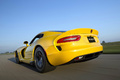 SRT Viper GTS jaune 3/4 arrière gauche travelling penché