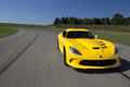 SRT Viper GTS jaune face avant travelling