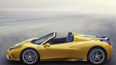 Ferrari 458 Speciale A jaune profil