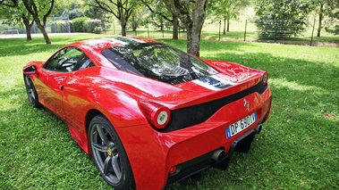 Ferrari 458 Speciale rouge 3/4 arrière gauche 2