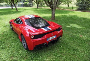 Ferrari 458 Speciale rouge 3/4 arrière gauche