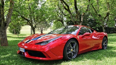 Ferrari 458 Speciale rouge 3/4 avant gauche