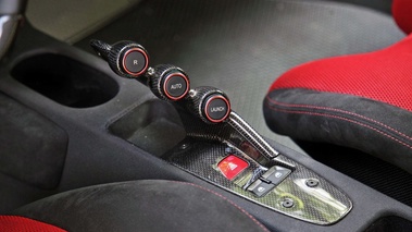 Ferrari 458 Speciale rouge console centrale