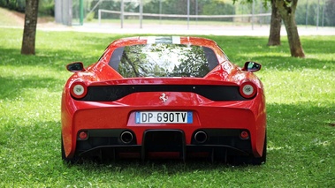 Ferrari 458 Speciale rouge face arrière