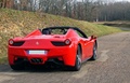 Ferrari 458 Spider rouge 3/4 arrière droit travelling 4