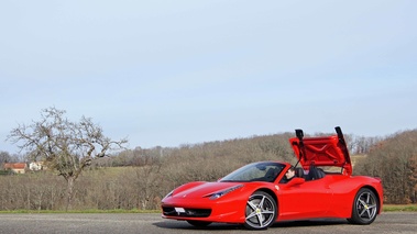 Ferrari 458 Spider rouge fermeture toit 2