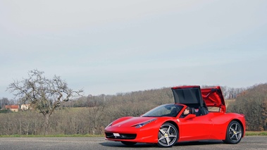 Ferrari 458 Spider rouge fermeture toit 3