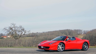 Ferrari 458 Spider rouge fermeture toit