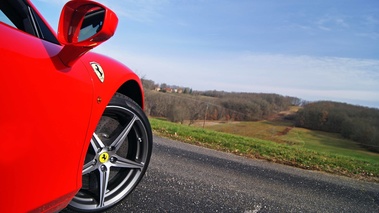 Ferrari 458 Spider rouge jante