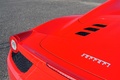 Ferrari 458 Spider rouge logo capot moteur 2