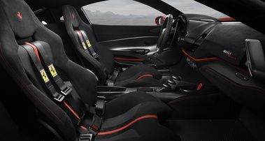 Ferrari 488 Pista rouge intérieur