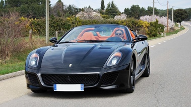 Ferrari 599 SA Aperta noir 3/4 avant gauche travelling