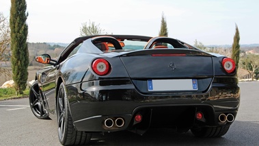 Ferrari 599 SA Aperta noir face arrière