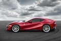 Ferrari 812 Superfast rouge profil