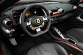 Ferrari 812 Superfast rouge tableau de bord