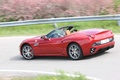 Ferrari California MY2012 rouge 3/4 arrière gauche filé penché 2