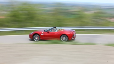 Ferrari California MY2012 rouge filé