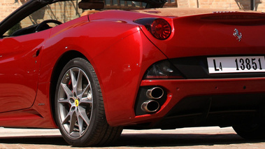 Ferrari California MY2012 rouge jante 