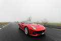 Ferrari F12 Berlinetta rouge 3/4 avant droit travelling