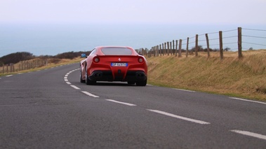 Ferrari F12 Berlinetta rouge face arrière 3