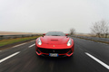 Ferrari F12 Berlinetta rouge face avant travelling