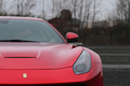 Ferrari F12 Berlinetta rouge phare avant