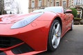 Ferrari F12 Berlinetta rouge phare avant