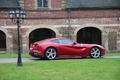 Ferrari F12 Berlinetta rouge profil 3