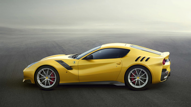 Ferrari F12 TDF jaune profil