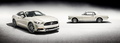 Ford Mustang 50 Years - blanche - 3/4 avant droit, avec Mustang 64