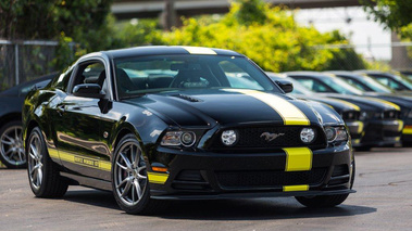 Ford Mustang Hertz Penske GT - 3/4 avant droit