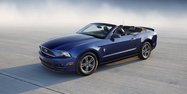 Ford Mustang MY2013 - 3/4 avant gauche, cabrio bleu