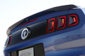 Ford Mustang MY2013 - détails feux arrière, cabrio bleu