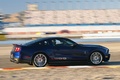 Shelby 1000 - bleue - profil droit, dynamique