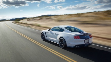 Shleby GT350 Mustang - Blanche, bandes bleues - 3/4 arrière gauche