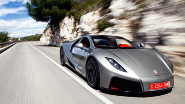 GTA Spano gris 3/4 avant droit travelling