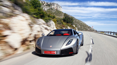 GTA Spano gris 3/4 avant gauche travelling