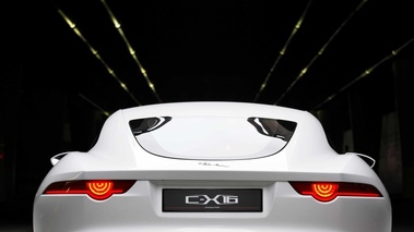Jaguar C-X16 blanc face arrière debout
