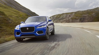 Jaguar C-X17 3/4 avant gauche travelling penché 2