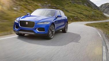 Jaguar C-X17 3/4 avant gauche travelling