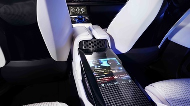 Jaguar C-X17 console centrale 2