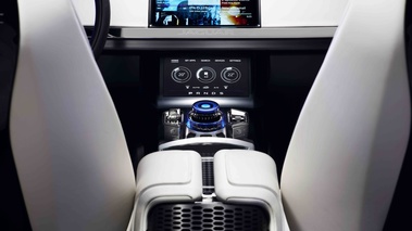 Jaguar C-X17 console centrale