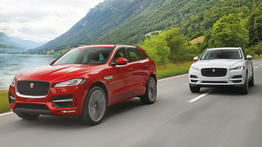 Jaguar F-Pace - Rouge et blanc - 3/4 avant gauche dynamique