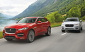 Jaguar F-Pace - Rouge et blanc - 3/4 avant gauche dynamique