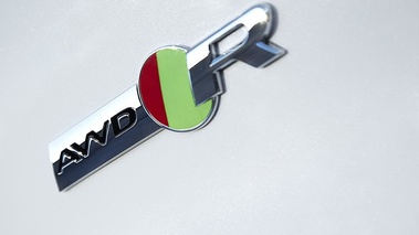 Jaguar F-Type AWD - Blanc - Logo